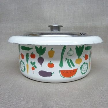 Finel Vegetaria kattila, suunnittelija Heikki Orvola, 3 l, serikuva, vihannesaihe