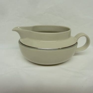 Arabia Airisto kastikekaadin, suunnittelija Inkeri Leivo, raidallinen