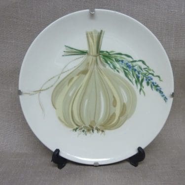 Arabia Vihreä linja koristelautanen, Valkosipuli Ja Laventeli, suunnittelija Gunvor Olin-Grönqvist, Valkosipuli Ja Laventeli, serikuva