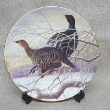 Arabia koristelautanen, Teeripari Lumisella Oksalla, suunnittelija von Wright, Teeripari Lumisella Oksalla, serikuva, riistalintuaihe