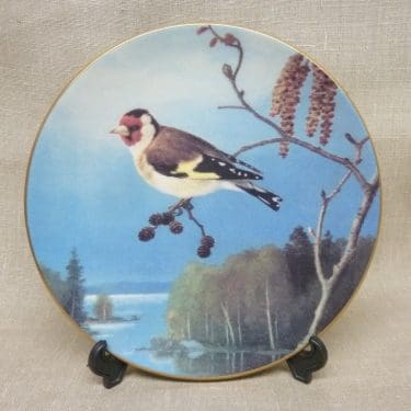 Arabia koristelautanen, Tikli Oksalla, suunnittelija von Wright, Tikli Oksalla, serikuva, pikkulintuaihe