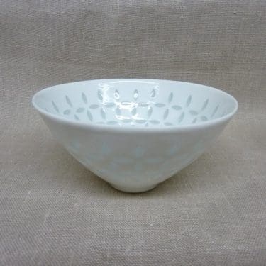 Arabia FK/33 malja, valkoinen, suunnittelija Friedl Holzer-Kjellberg, pieni, massasigneerattu, riisiposliini