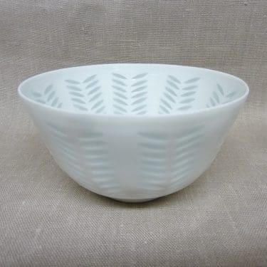 Arabia FK/33 malja, valkoinen, suunnittelija Friedl Holzer-Kjellberg, pieni, massasigneerattu, riisiposliini