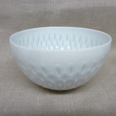 Arabia FK malja, valkoinen, suunnittelija Friedl Holzer-Kjellberg, riisiposliini, massasigneerattu