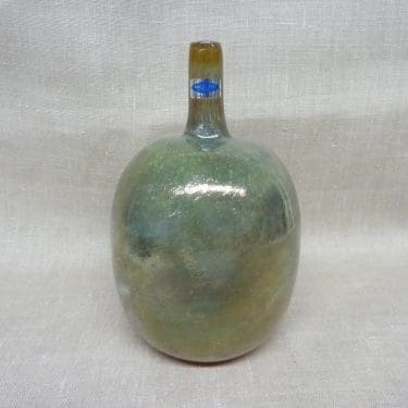 Nuutajärvi Mansikkapaikka koristepullo, vihreä, suunnittelija Oiva Toikka, signeerattu