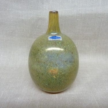 Nuutajärvi Mansikkapaikka koristepullo, vihreä, suunnittelija Oiva Toikka, signeerattu