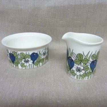 Arabia Krokus sokerikko ja kermakko, suunnittelija Esteri Tomula, serikuva