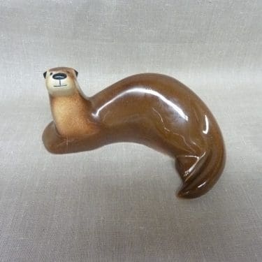 Arabia eläinfiguuri, Saukko, suunnittelija Lillemor Mannerheim-Klingspor, Saukko, signeerattu, prototyyppi