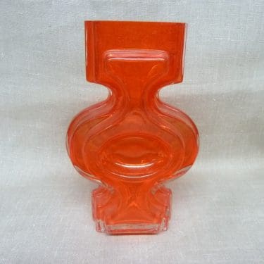 Riihimäen lasi Emma maljakko, punainen, suunnittelija Helena Tynell,