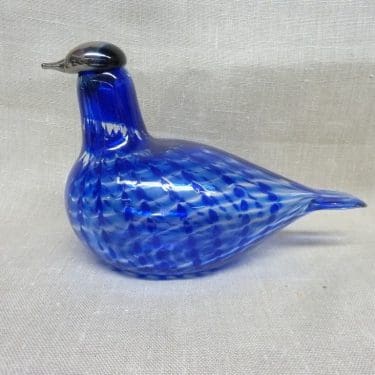 Nuutajärvi koristelintu, Sinikyyhky, suunnittelija Oiva Toikka, Sinikyyhky, tilaustyö Jorvin Sairaalalle, filigraani, signeerattu