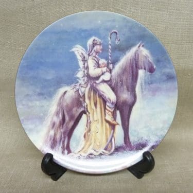 Arabia Onnen Ratsu seinälautanen, Viisaus, suunnittelija Sussi Anna Åberg, Viisaus, serikuva, satuaihe