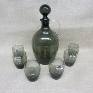 Nuutajärvi 2501 karahvi ja 6 lasia, harmaa, suunnittelija Saara Hopea,