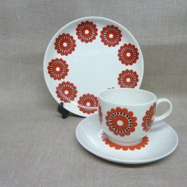 Arabia KM kahvikuppi, punainen, suunnittelija Göran Bäck, retro