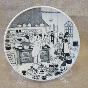 Arabia Keittiömestari annual plate, 1985, designer Raija Uosikkinen, silk screening, ordered decoration