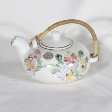 Kupittaan savi 347 II teekannu, käsinmaalattu, suunnittelija Raili Suvanto, käsinmaalattu, signeerattu