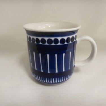 Arabia Valencia kahvikuppi, suunnittelija Ulla Procope, käsinmaalattu