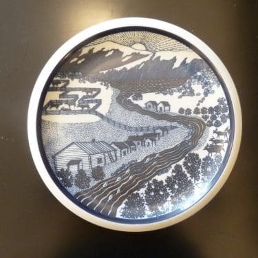 Arabia decorative plate, Arabia 101 years, designer Raija Uosikkinen, silk screening, landscape theme