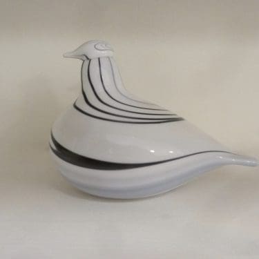 Nuutajärvi koristelintu, Kivitasku, suunnittelija Oiva Toikka, Kivitasku, marmori, signeerattu, tilaustyö