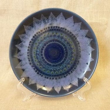 Arabia Kuutamo lautanen, suunnittelija Hilkka-Liisa Ahola, käsinmaalattu, signeerattu