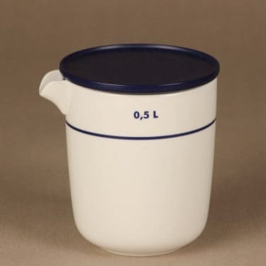 Arabia Maku mittakannu, suunnittelija Sami Ruotsalainen, 0,5 l