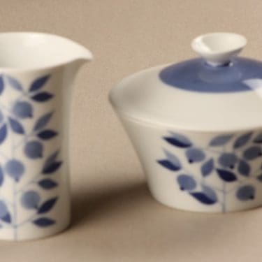 Arabia Myrtilla sokerikko ja kermakko, suunnittelija Esteri Tomula, käsinmaalattu