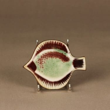 Arabia Kala seinälaatta, suunnittelija Gunvor Olin-Grönqvist, käsinmaalattu, signeerattu