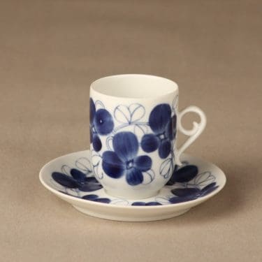 Arabia Elsa mokkakuppi, sininen, suunnittelija Esteri Tomula, käsinmaalattu