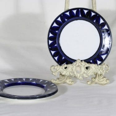 Arabia Sotka leivoslautaset, käsinmaalattu, 3 kpl, suunnittelija Raija Uosikkinen, käsinmaalattu