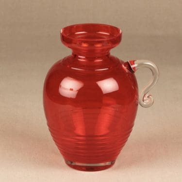 Riihimäen lasi Kleopatra maljakko, punainen, suunnittelija Tamara Aladin,