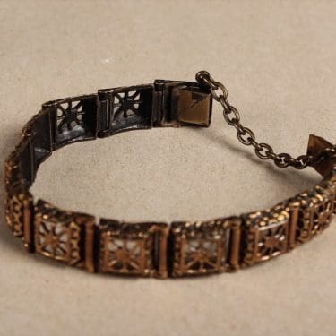 Turun Hopea Pitsi rannekoru, pronssi, suunnittelija Pentti Sarpaneva, pronssi