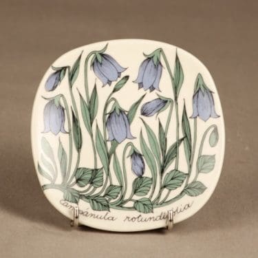 Arabia Botanica koristelautanen, Kissankello, suunnittelija Esteri Tomula, Kissankello, serikuva, kukka-aihe