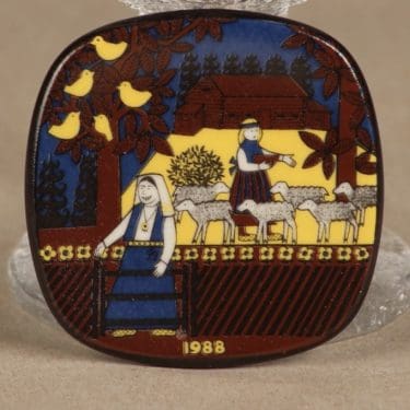 Arabia Kalevala factory visit mini wall plate 1988 designer Raija Uosikkinen