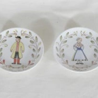 Arabia Kansallispuku koristelautaset, Varsinais-Suomi ja Uusimaa, 2 kpl, suunnittelija , Varsinais-Suomi ja Uusimaa, pieni, käsinmaalattu