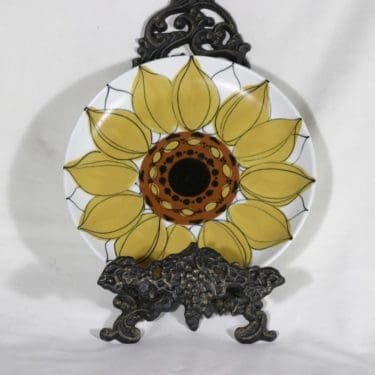 Arabia Aurinkoruusu lautanen, käsinmaalattu, suunnittelija Hilkka-Liisa Ahola, käsinmaalattu, signeerattu