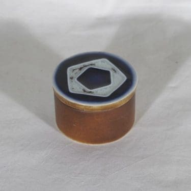 Arabia Ornamentti rasia, käsinmaalattu, suunnittelija Annikki Hovisaari, käsinmaalattu