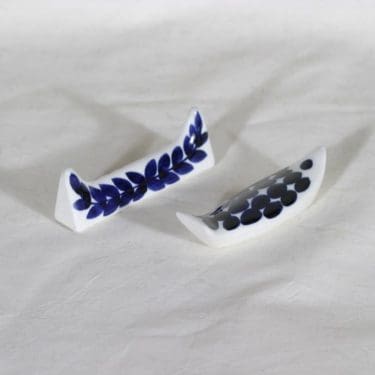 Arabia Kala aterintelineet, käsinmaalattu, 2 kpl, suunnittelija Gunvor Olin-Grönqvist, käsinmaalattu, signeerattu