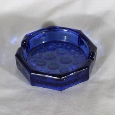 Riihimäen lasi 5642 tuhka-astia, sininen, suunnittelija Nanny Still,