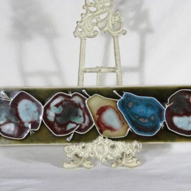 Arabia AH seinälaatta, käsinmaalattu, suunnittelija Annikki Hovisaari, käsinmaalattu, signeerattu