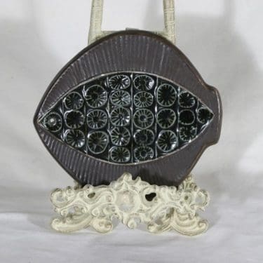 Arabia seinälaatta, käsinmaalattu, suunnittelija Brita Heilimo, käsinmaalattu, signeerattu