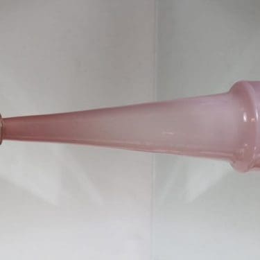 Riihimäen lasi Tzarina karahvi, vaaleanpunainen, suunnittelija Nanny Still, suuri