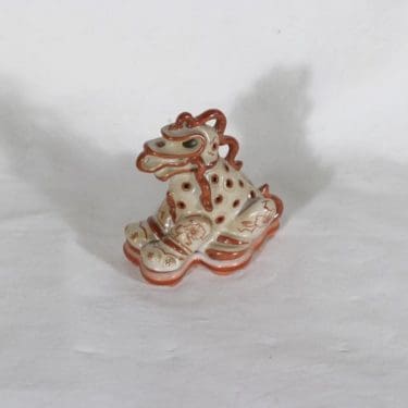 Arabia figuuri, käsinmaalattu, suunnittelija Friedl Holzer-Kjellberg, käsinmaalattu, suitsuke-lohikäärme