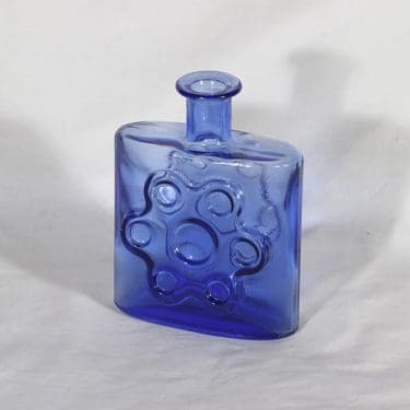 Riihimäen lasi Paukkurauta koristepullo, koboltinsininen, suunnittelija Erkkitapio Siiroinen,