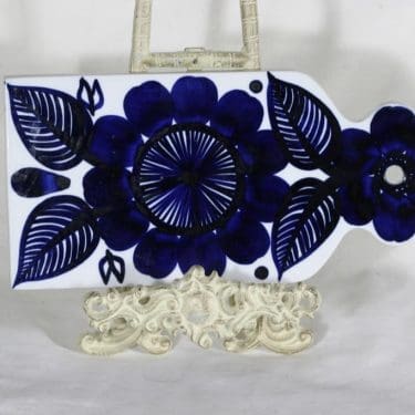 Arabia Köökki talouslevy, käsinmaalattu, suunnittelija Gunvor Olin-Grönqvist, käsinmaalattu, signeerattu