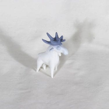 Arabia figuuri, hirvi, suunnittelija Anja Juurikkala, hirvi, käsinmaalattu