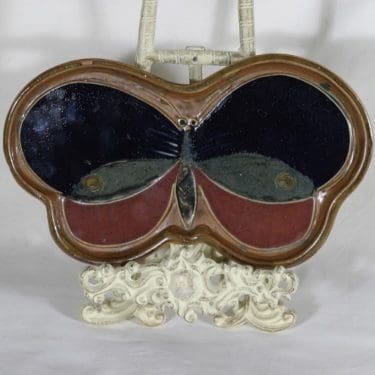 Arabia seinälaatta, käsinmaalattu, suunnittelija Maj-Britt Heilimo, käsinmaalattu, signeerattu