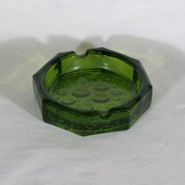 Riihimäen lasi Stella Polaris tuhka-astia, vihreä, suunnittelija Nanny Still,