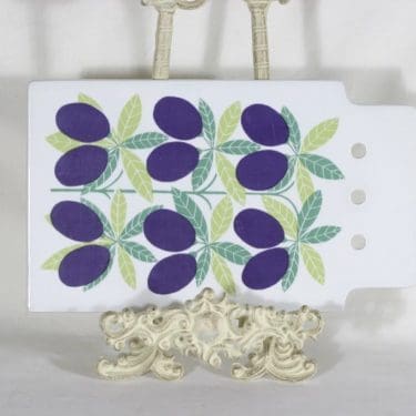 Arabia Pomona talouslevy, luumu, suunnittelija Raija Uosikkinen, luumu, serikuva