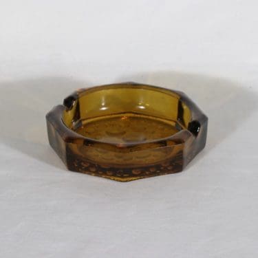 Riihimäen lasi Stella Polaris tuhka-astia, amber, suunnittelija Nanny Still,