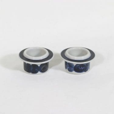 Arabia Anemone munakupit, käsinmaalattu, 2 kpl, suunnittelija Ulla Procope, käsinmaalattu, signeerattu