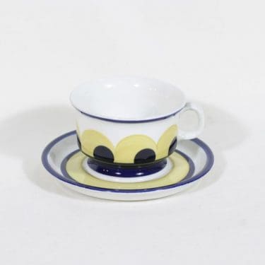 Arabia Paju teekuppi, käsinmaalattu, suunnittelija Anja Jaatinen-Winquist, käsinmaalattu, signeerattu